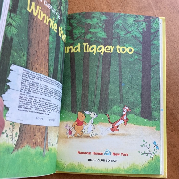 BOGO Disney's Winnie the Pooh And Tigger Too 1975 Book - Picture 6 of 11